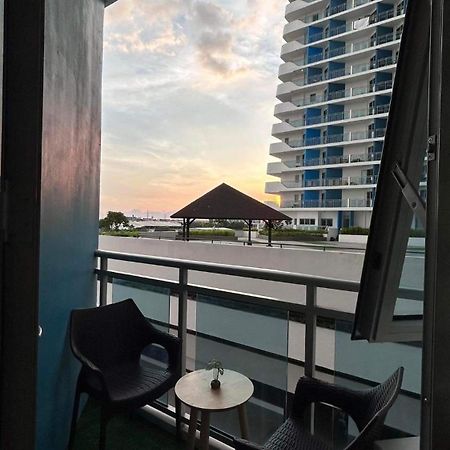 Kurlix Suites Of Azure North Pampanga Exterior foto