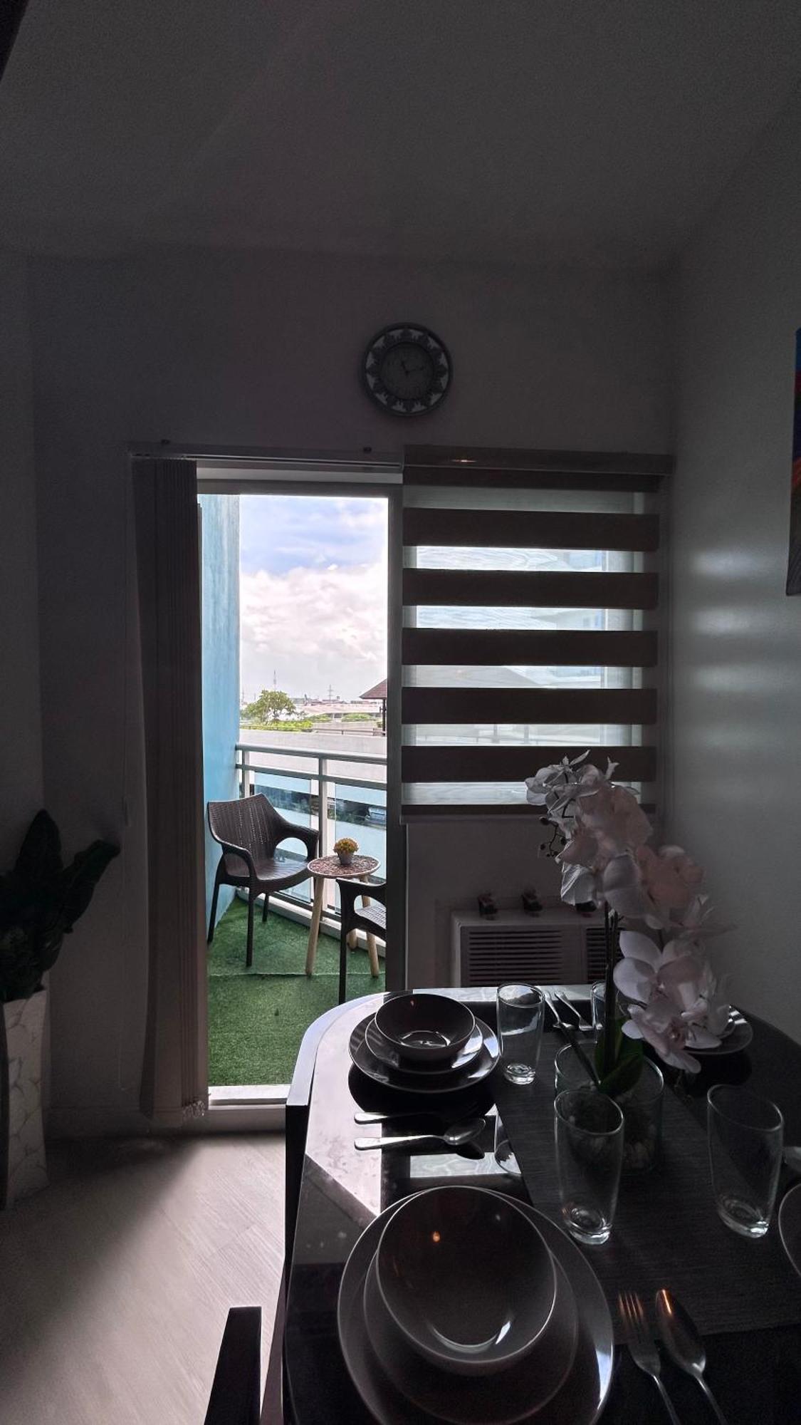 Kurlix Suites Of Azure North Pampanga Exterior foto